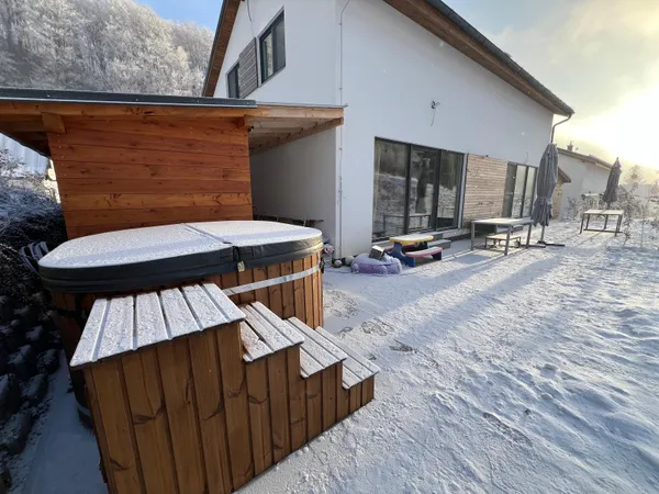 Hot tub — wooden cover