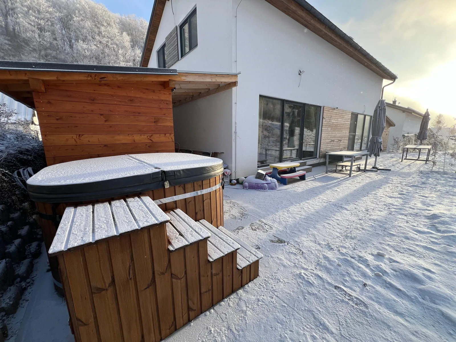 Hot tub — wooden cover